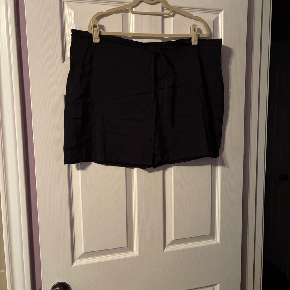 Cabi. Lyric Skort.  Black Button-Front